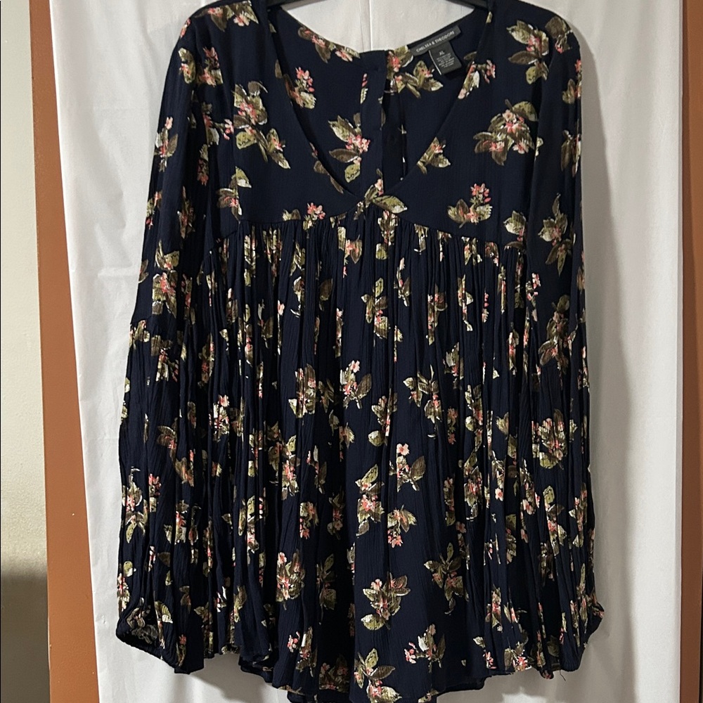 Chelsea & Theodore Navy Floral Blouse